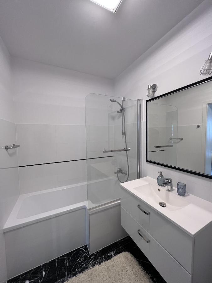 Apartament Z Tarasem Na Osiedlu Rakownica เยเลเนียกูรา ภายนอก รูปภาพ