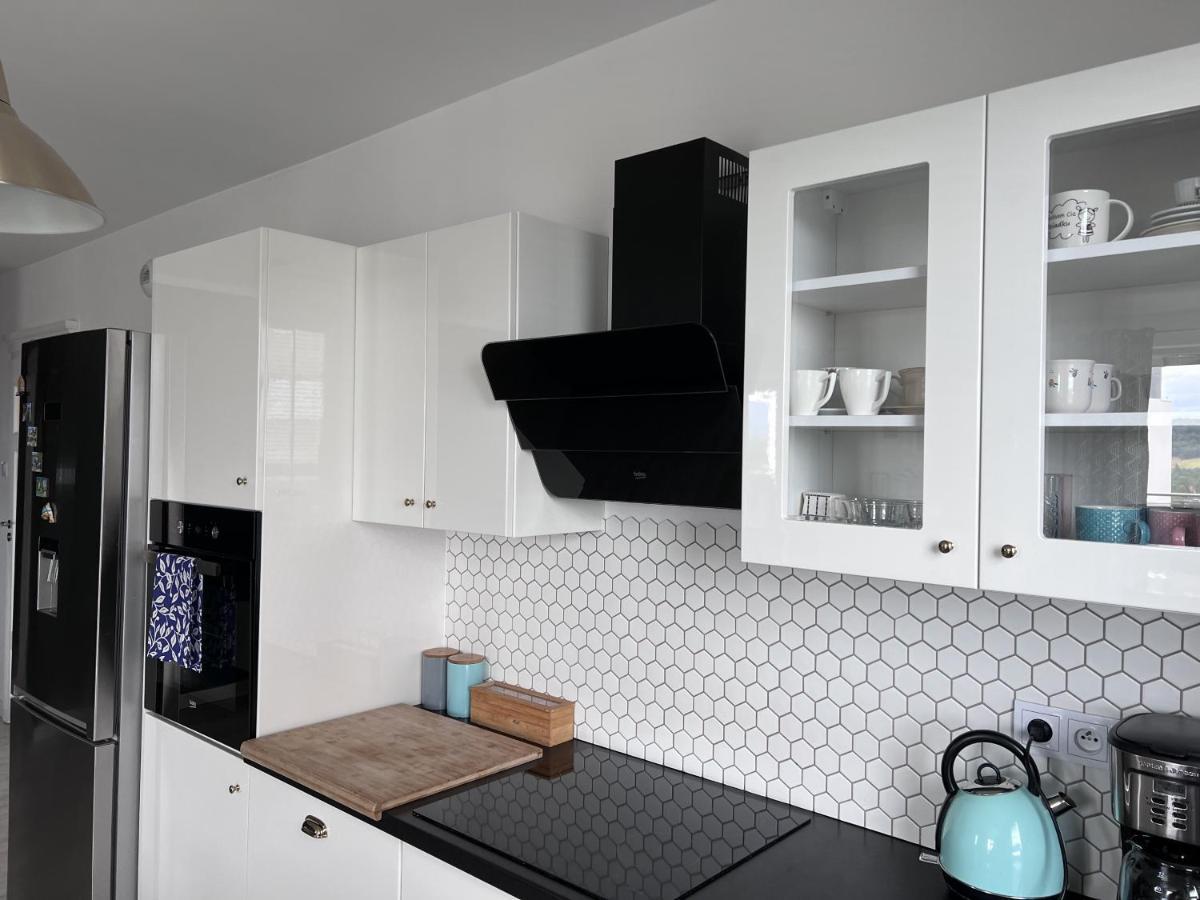 Apartament Z Tarasem Na Osiedlu Rakownica เยเลเนียกูรา ภายนอก รูปภาพ