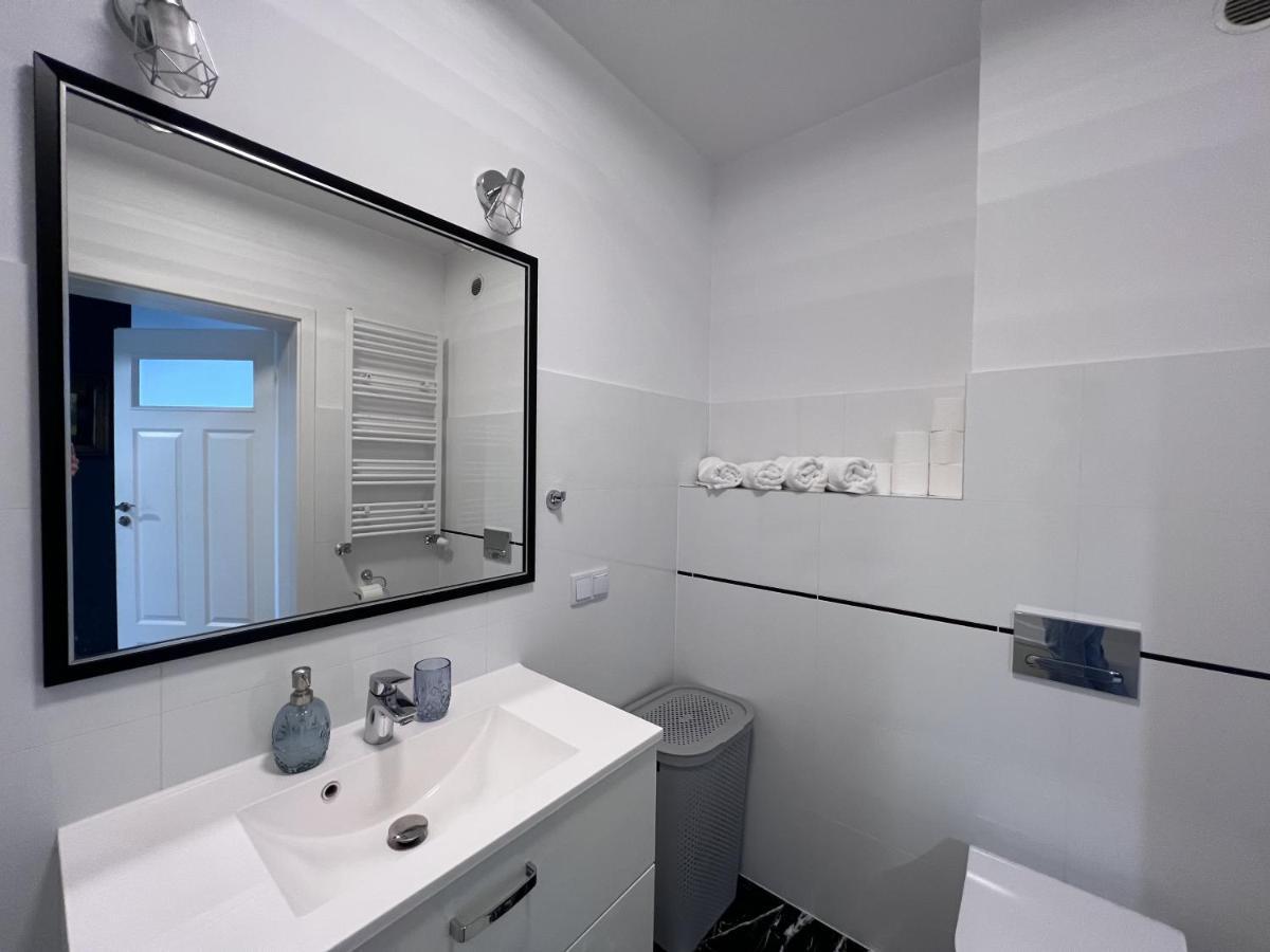 Apartament Z Tarasem Na Osiedlu Rakownica เยเลเนียกูรา ภายนอก รูปภาพ